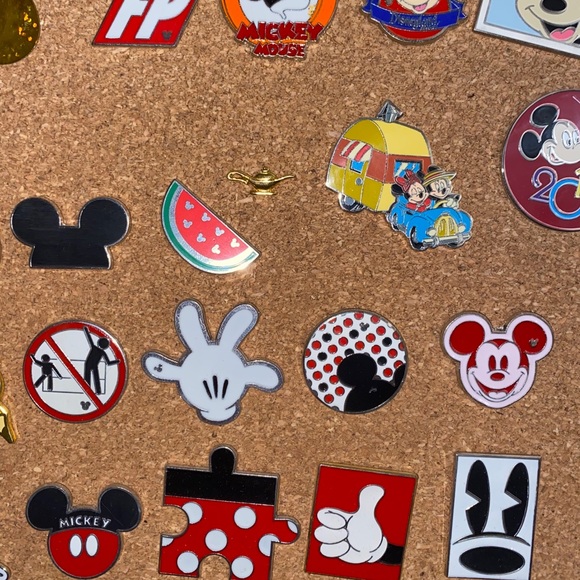 Mystery Disney Pin Pack of 15 Disney Trading Pin Bundle 15 Surprise Random Pack - Picture 5 of 5